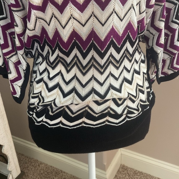 EUC White House Black Market Sweater (size Small) - Picture 4 of 9